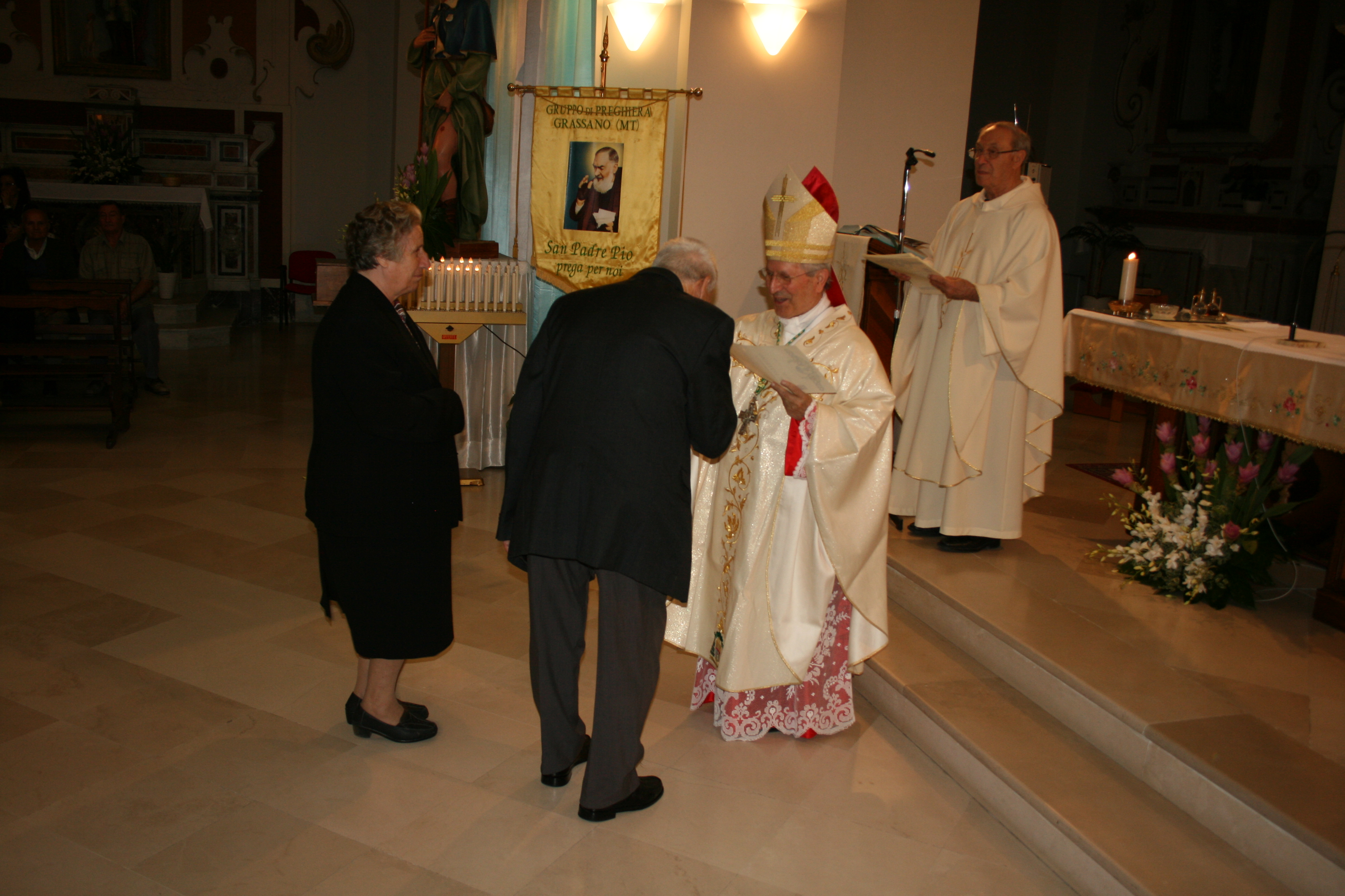 Images/04-_23_09_2013_-_50_anni_di_matrimonio_Zio_BONELLI_Antonio_e_Cristina_chiesa_Madre.jpg