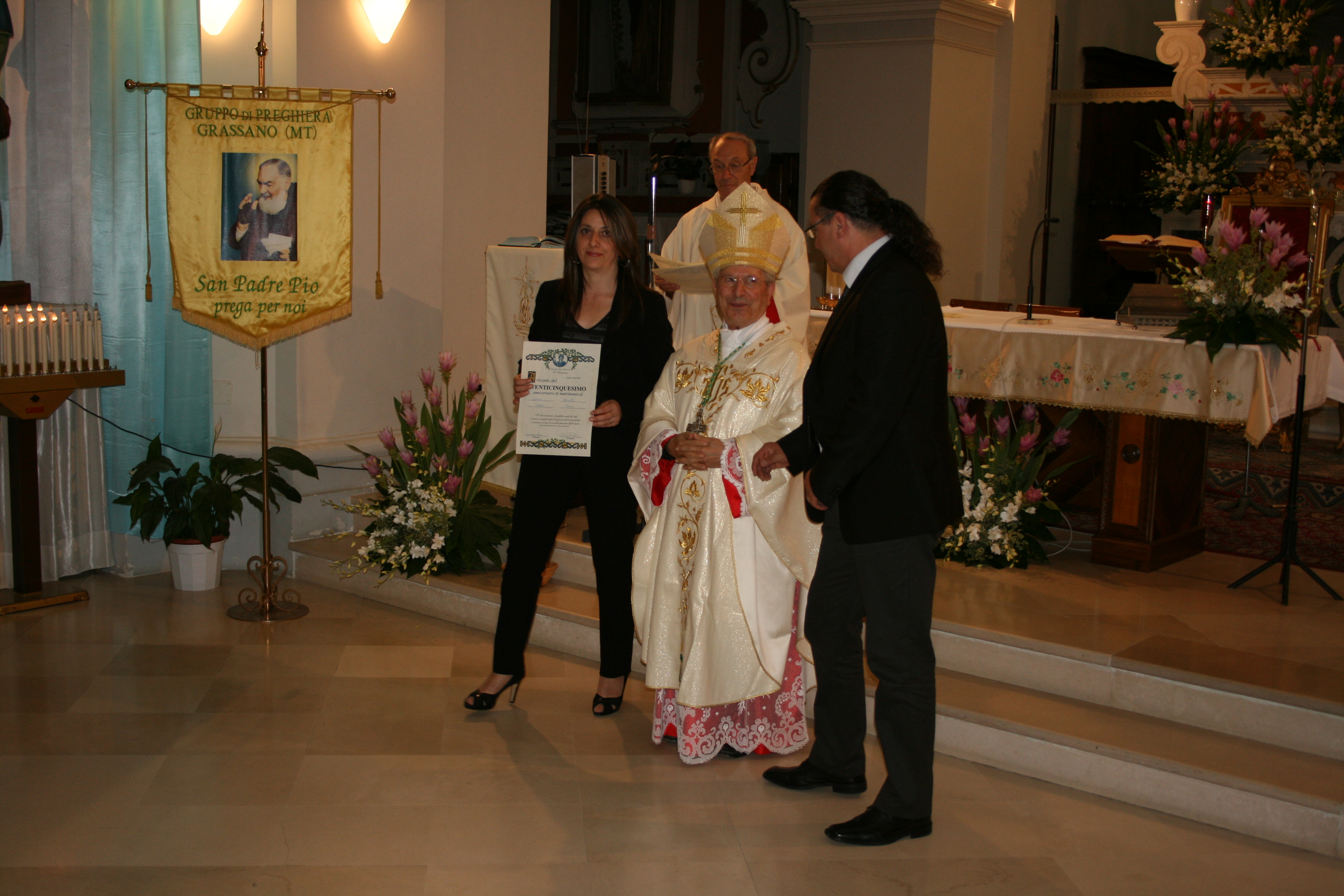 Images/13-_23_09_2013_-_50_anni_di_matrimonio_Zio_BONELLI_Antonio_e_Cristina_chiesa_Madre.jpg
