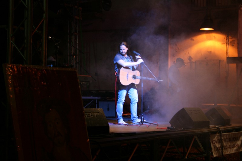 Images/03_-_23_09_2013_Alberto_Bertoli_in_concerto_a_Grassano.jpg