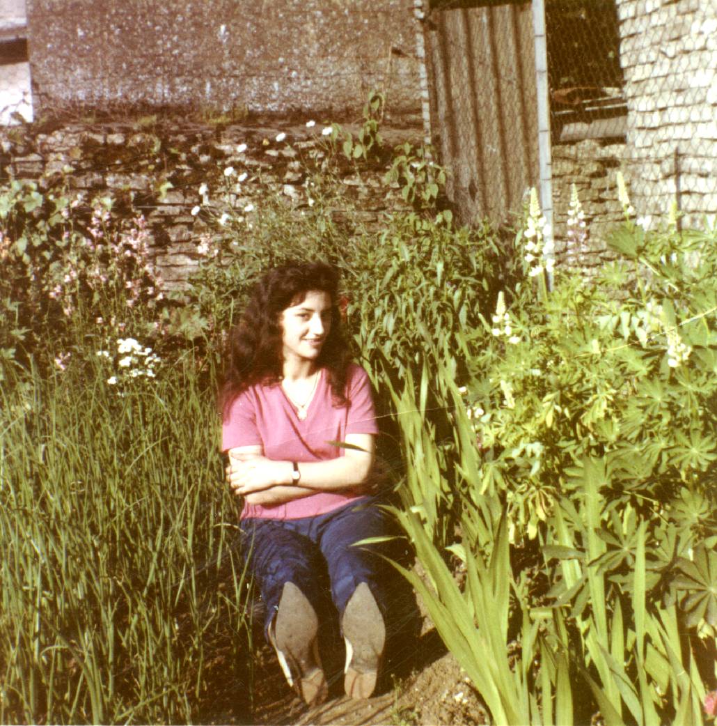 GIUSEPPINA_BONELLI_DANS_HERBE_7_PAIX_ROMBAS.JPG