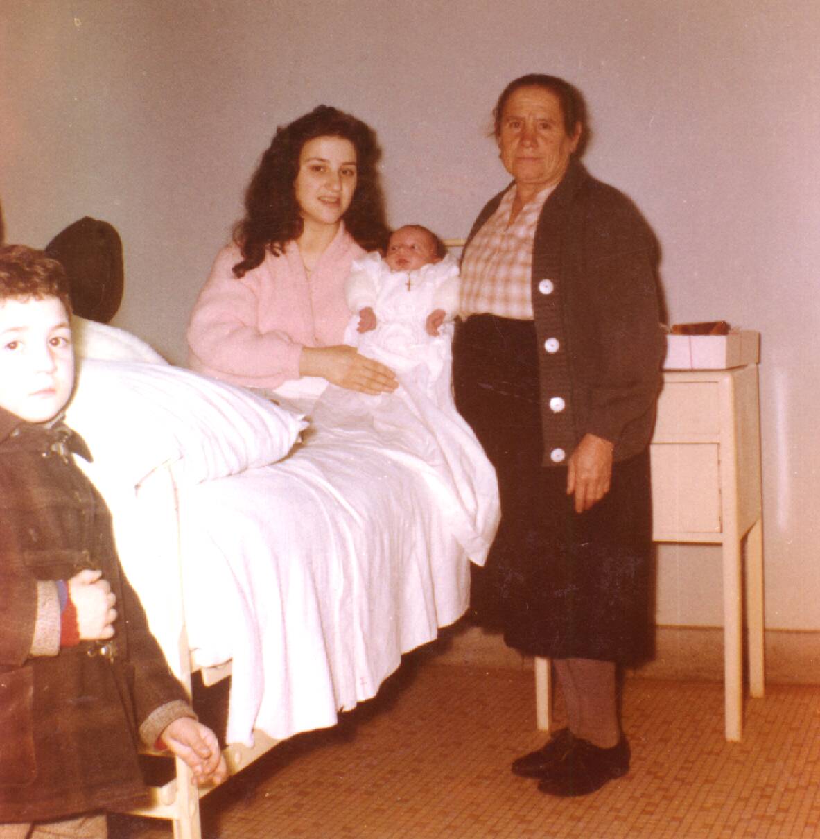 toni_mama_nona_Rosa_Cuniglio_maternita_1962.jpg